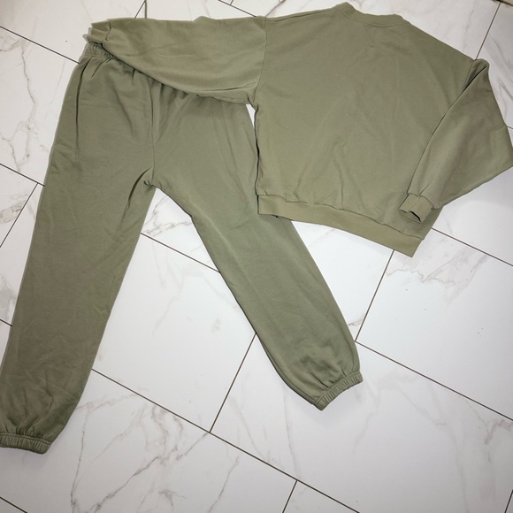 Alo Matching Sweat Set - Picture 7 of 7